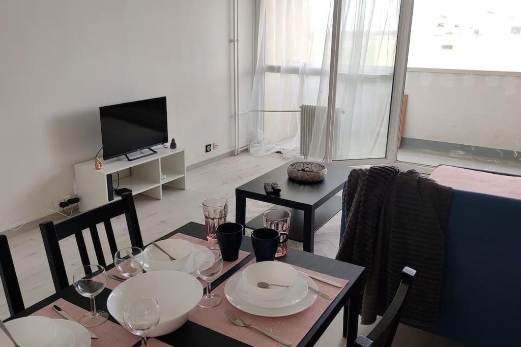 Charmant Appartement Proche Melun Centre Ville Exterior foto